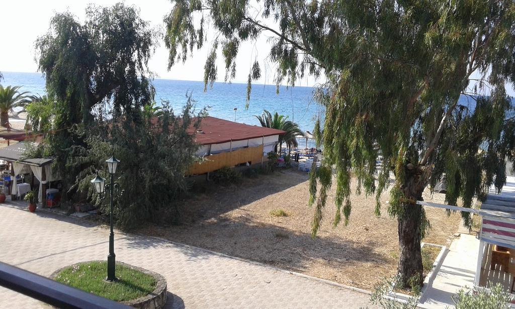 Seaside Studios Paralía Dionysíou Eksteriør bilde